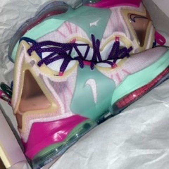 LEbron 19 - Picture 1 of 1